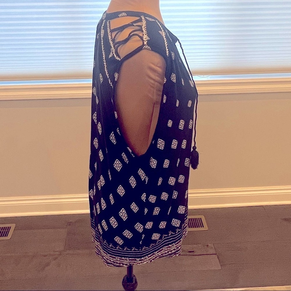 Lucky Brand Diamond Print Sleeveless Top - Picture 3 of 9